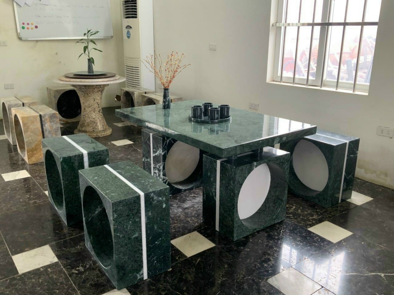 Bàn trà mặt đá tròn3