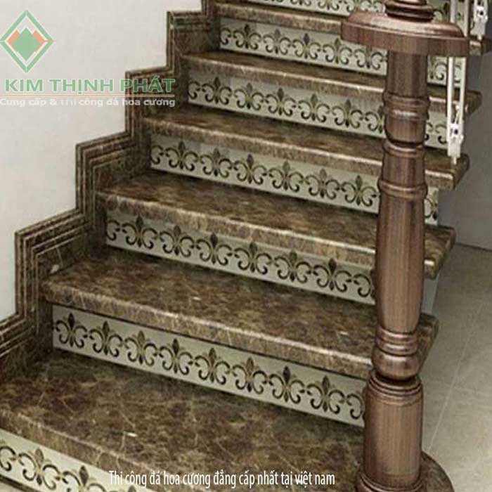 Cầu thang ốp đá granite2