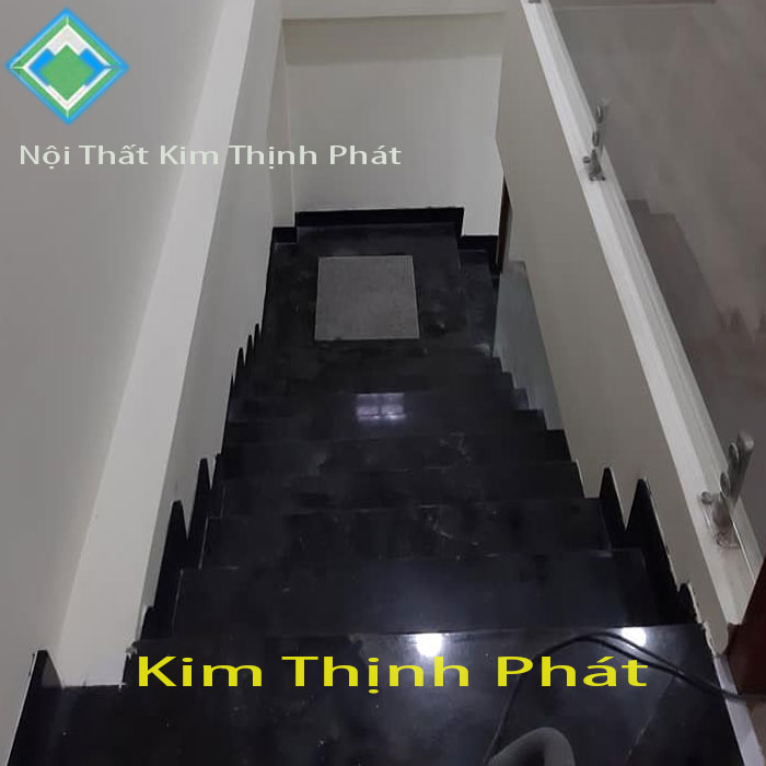 Cầu thang ốp đá granite10