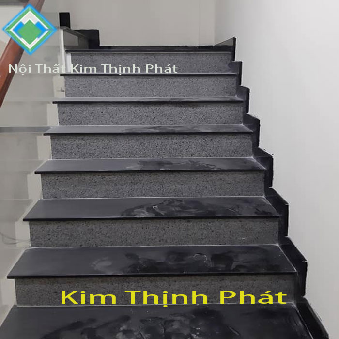 Cầu thang ốp đá granite12