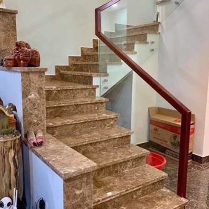 Cầu thang ốp đá marble2