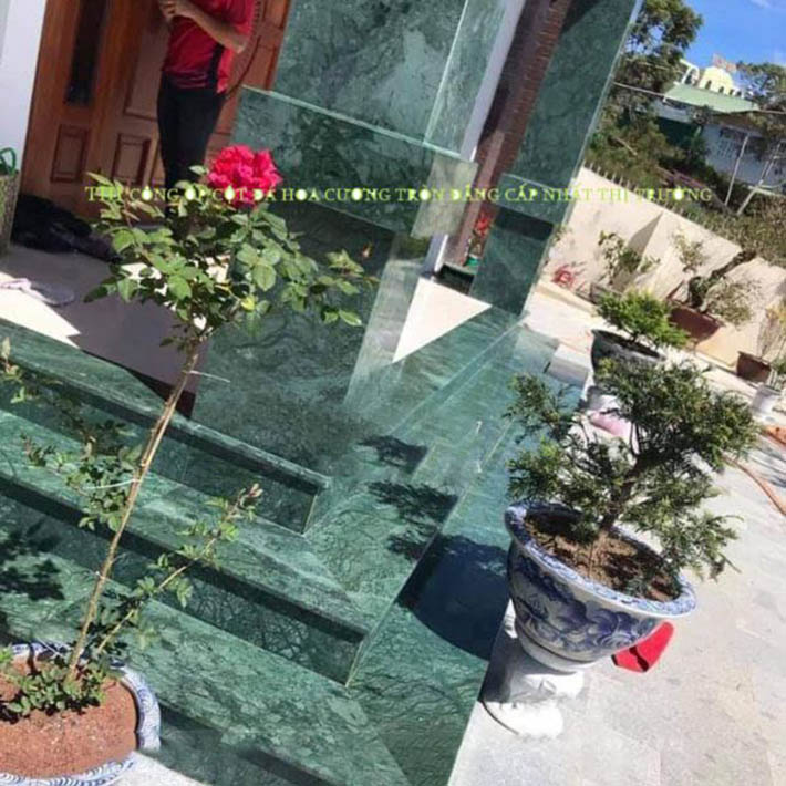 Trụ cổng ốp đá granite8